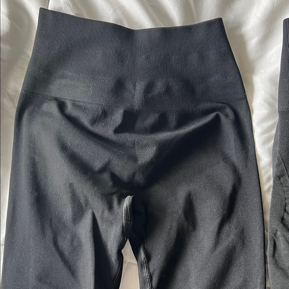 Alphalete Jet Black High-Waisted Leggings - Picture 4 of 4